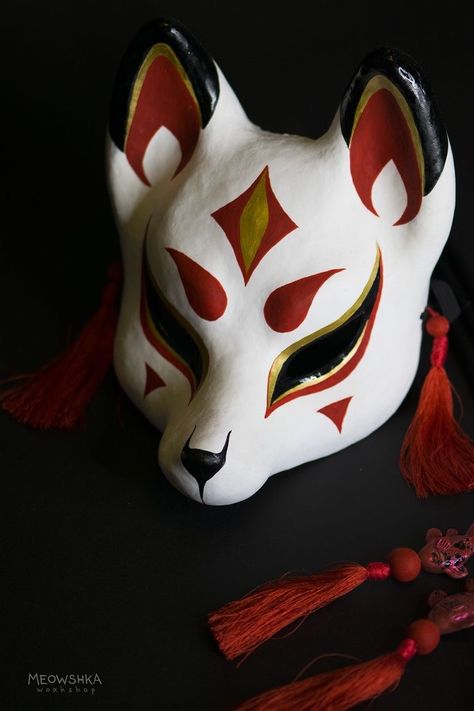 Japanese Fox Mask, Japanese Fox, Masquerade Halloween, Mascaras Halloween, Kitsune Mask, Japanese Mask, Fox Mask, Scary Costumes, Cool Masks