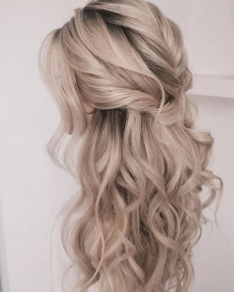 Rosey Breen on Instagram: “Half Up/Half Down Inspo for brides & bridemaids This type of half up style, where almost all the hair above the ear is taken back, is…” Bridal Hairstyles Down Medium Length, Rehearsal Dinner Hair For Bride, Updos Bride, Hear Ideas, Wedding Hair Front, Hairstyle Bride, Anna Hair, Bridal Hair Half Up, Bridemaids Hairstyles