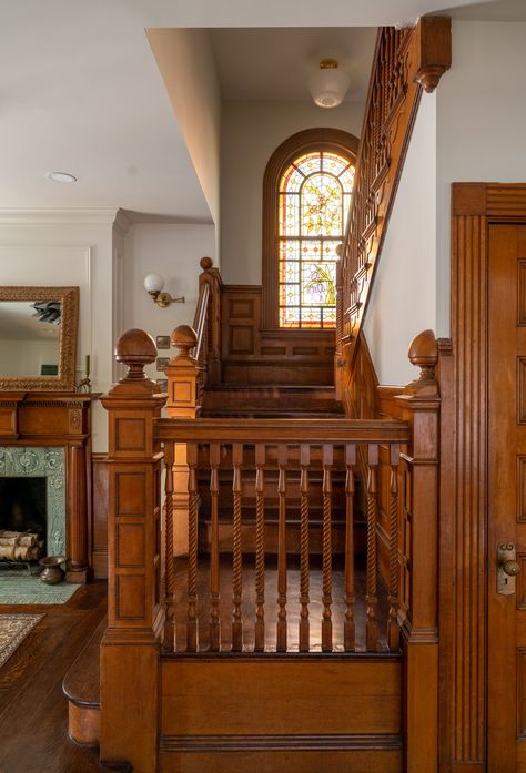 Victorian Entryway, Renovation Husbands, Victorian Restoration, Victorian Entry, Staircase Molding, Craftsman Entry, Victorian Staircase, Victorian House Interiors, Franklin Homes