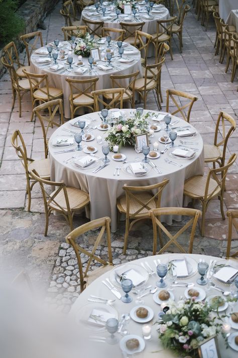 Round Table Outdoor Wedding, Round Tables With Table Runners, Table Configurations Wedding, Grecian Wedding Theme, Organic Tablescape, Greek Themed Wedding, Wedding Round Table Settings, Grecian Garden, Round Table Centerpieces Wedding