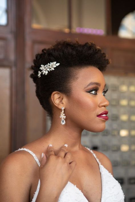 1920s Makeup Wedding, Bride Headpiece For Short Hair, Short 4c Hair Wedding Style, Short Natural Hair Bride Black Women Wedding Styles, Short Afro Wedding Hairstyles, Wedding Hairstyles For Short Hair Black Women, Hairstyle For Wedding Short Hair, Natural Hair Styles For Brides, 1920s Hair Black Women