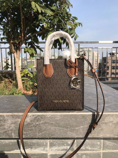 Luxury Lady, Woman Handbag, Michael Kors Mercer, Mk Handbags, Mk Bags, Luxury Purses, Fancy Bags, Bags Designer Fashion, Michael Kors Bag