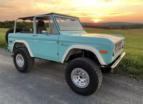 Vintage Ford Bronco Blue, Old Cars And Trucks, Old Bronco Vintage, Old Bronco Aesthetic, Old Bronco Ford, Restored Bronco, Vintage Ford Bronco Aesthetic, Light Blue Bronco, Old Ford Cars