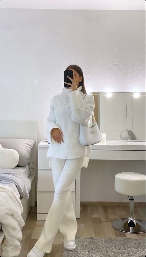 Monochromatic Leggings Outfit, Neutral Layers Outfit, Zara Set Outfit, Zara Sets, Zara Set, Modesty Outfits, Mode Zara, Cute Modest Outfits, Modest Fits