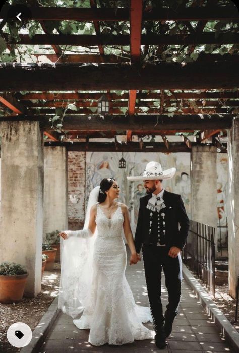 Ranchero Wedding, Charro Wedding Ideas, Rancho Wedding Mexican, Mariachi Wedding, Rancho Wedding, Mexican Wedding Traditions, Vestidos Country, Mexican Wedding Decorations, Charro Wedding