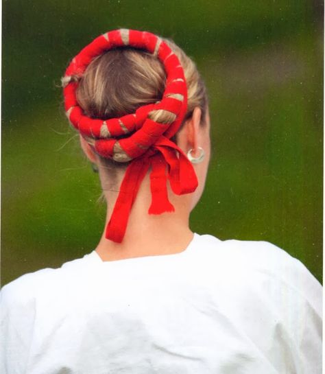 FolkCostume&Embroidery: Costume and Embroidery of Leksand, Dalarna, Sweden - Great tutorial on how to do this hair style. Swedish Hairstyles, Swedish Dress, Scandinavian Costume, Peasant Costume, Scandinavian Textiles, Married Women, Big Braids, Swedish Girls, Folk Clothing