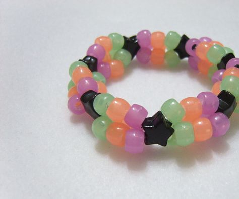 Double Kandi Bracelet, Small Kandi Ideas, Halloween Kandi Bracelets, Pony Bead Bracelets Ideas, Kandi Inspiration, Scene Kandi, Pulseras Kandi, Bracelets Kandi, Pony Bead Projects