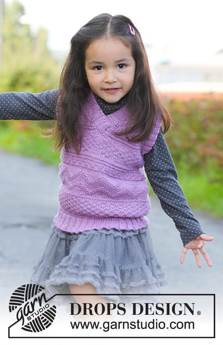 Knitted vest with textured pattern and v-neck, in DROPS Karisma. Size children 3 to 12 years. Knit Vest Pattern Free, Easy Baby Knitting Patterns, Knitted Baby Outfits, Vest Pattern Free, Magazine Drops, Kids Knitting Patterns, Knit Vest Pattern, Baby Cardigan Knitting Pattern, Baby Knitting Patterns Free