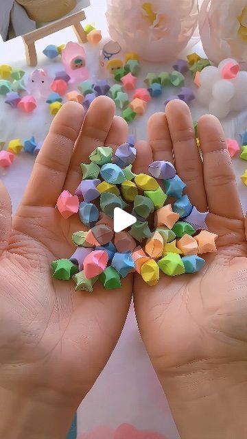 Easy Origami Stars Step By Step, How To Do Paper Stars, Thing To Make Out Of Paper, Useful Origami Diy, Easy Oragami Things To Make, How To Make Origami Stars, How To Make Stars Out Of Paper, What To Do With Paper Stars, Origami Ideas Step By Step