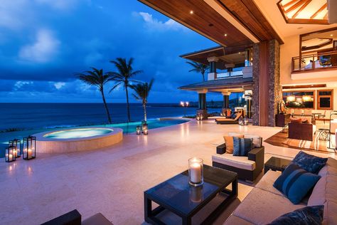 Building Your Custom Beachfront Home: Make it a Breeze! Beach Houses Exterior, Beachfront House, Luxury Beach House, Rustic Restaurant, Beachfront Home, Dream Beach Houses, Architecture Model Making, Luxury Homes Dream Houses, Construction Design