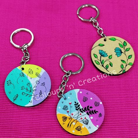 Wooden Painted Keychains, Wood Keychain Painting, Wooden Keychain Painting Ideas, Hand Painted Keychain Ideas, Mdf Keychain Painting, Painted Keychain Ideas, Mdf Keychain Painting Ideas, Hand Painted Keychain, Keychains Painting