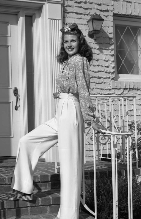 Rita Hayworth Style, 1950s Fashion Casual, Ww2 Fashion, 1940s Hollywood, 1940s Fashion Women, 1950s Fashion Women, 1940s Women, 1940s Outfits, 50s Outfits