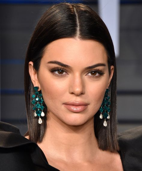 25 Long Bob Haircuts for Any Face Shape - Kendall Jenner from InStyle.com Kendall Jenner Haircut, Slick Straight Hair, Longbob Hair, Long Lob, Kendall Jenner Hair, Jenner Hair, Long Bobs, Hair Tuck, Corte Bob