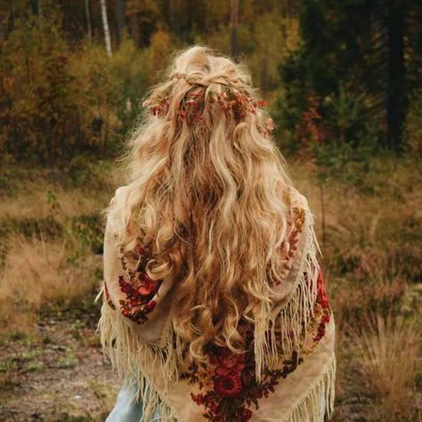 Photo Jamie Alexander, Behind Blue Eyes, Flowers In Her Hair, Long Blonde, Long Blonde Hair, Mode Inspo, In The Woods, Rapunzel, Pretty Hairstyles