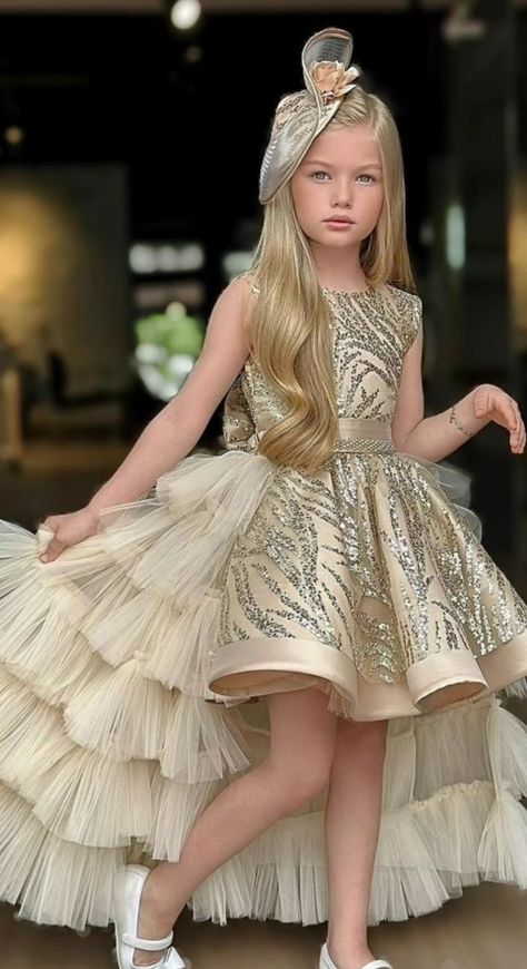 Long Frocks Design, Long Frocks Indian, Net Frocks, Long Frocks For Girls, Girls First Communion Dresses, Baby Fancy Dress, Kids Fashion Show, Mom Daughter Outfits, Baby Birthday Dress