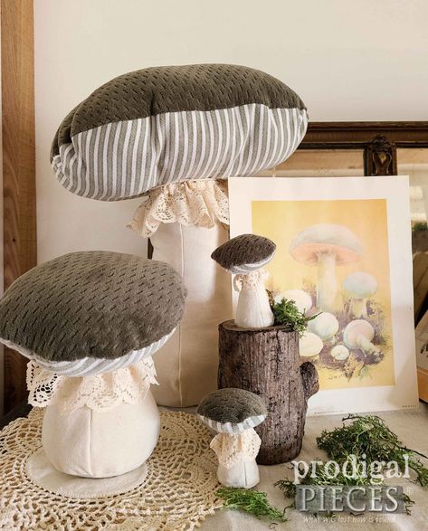 Diy Mushroom Furniture, Diy Fabric Mushrooms Free Pattern, Fabric Mushroom Tutorial, Mushroom Sewing Projects, Fabric Mushrooms Pattern, Mushroom Pillow Diy, Fabric Mushrooms Diy, Diy Fabric Mushroom, Mushroom Pattern Sewing