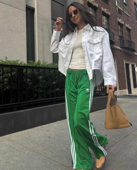 track pants outfit Adidas Track Pants Outfit, Sporty Fall Outfits, Adidas Pants Outfit, Chic Mom Outfits, Long Floral Maxi Dress, Arielle Charnas, Looks Adidas, Track Pants Outfit, Outfit Sporty