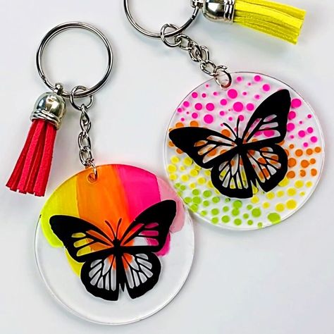 Easy Cricut Joy Keychain Project • Color Made Happy Keychains Cricut, Acrylic Keychain Ideas, Cricut Joy Projects, How To Make Keychains, Key Chain Diy, ميدالية مفاتيح, Keychain Ideas, Idee Cricut, Keychain Craft