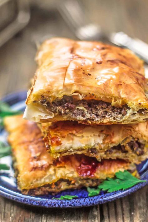 Phyllo Meat Pie, Egyptian Goulash, Arabisk Mad, Sausage Quiche, Phyllo Dough Recipes, Phyllo Recipes, Meat Pie Recipe, The Mediterranean Dish, Berbuka Puasa