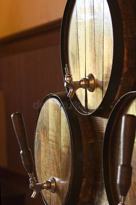 Brewery Bar, Adult Beverages Recipes, Beer Photography, Bar Image, Beer Barrel, Local Brewery, Man Cave Decor, Papaya, Mirror Table