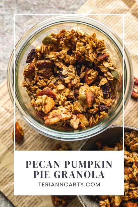 Pecan Pumpkin Pie Granola Fall Vegan Breakfast Recipes, Unique Granola Recipes, Antinflammatory Recipes, Oats Ideas, Pumpkin Pie Granola, Pumpkin Snacks, Pumpkin Seed Granola, Pumpkin Granola Recipe, Pecan Pumpkin Pie