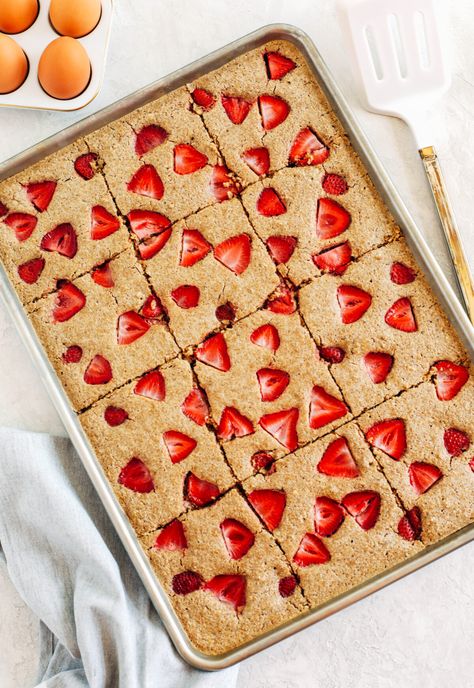 These quick and easy Sheet Pan Strawberry Pancakes are the best way to make a bunch of pancakes all at once and are ready in just 15 minutes! Basic Pancake Recipe, Sheet Pan Pancakes, Basic Pancakes, Pan Pancakes, Strawberry Pancakes, Breakfast For A Crowd, Baked Pancakes, Fruit Toppings, Tasty Pancakes