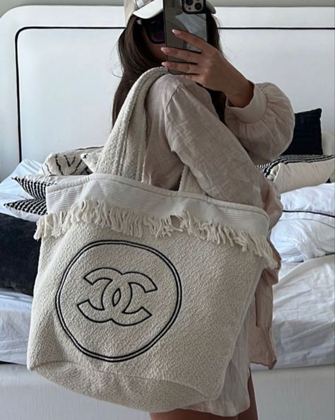 #summer
#beachbag
#chanelbag
#fashion
#holiday Chanel Beach Bag, Chanel Beach, Beach Story, Gift Totes, Summer 24, Bathroom Organisation, Designer Bag, Beach Bag, Summer Style