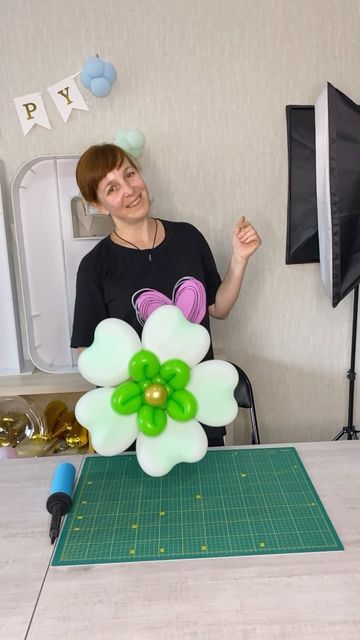 Balloon Sculptures, Balloon Flowers, Balloon Art, Free Tutorial, Balloon Decorations, Youtube Channel, Life Hacks, Link In Bio, Balloons