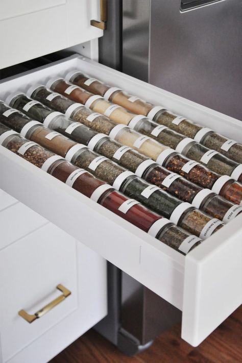 Spice Drawer Organization, Kitchen Storage Organization Diy, Ocd Organization, Spice Organization Drawer, Small Space Interior Design, Drawer Organization, Spice Drawer, Kitchen Drawer Organization, Spice Storage