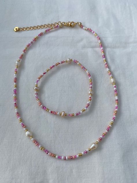 ears rings Get a closer look: Click for details! 💃 Please Re-Pin for later 😍💞 Pink And Gold Beaded Necklace, Necklace Of Beads, Diy Pink Necklace, Pearls And Beads Necklace, Pink And White Beaded Necklace, Jewellery Beads Handmade, Beaded Bracelets Pearl, Beaded Jewelry Pink, Cute Beaded Necklace