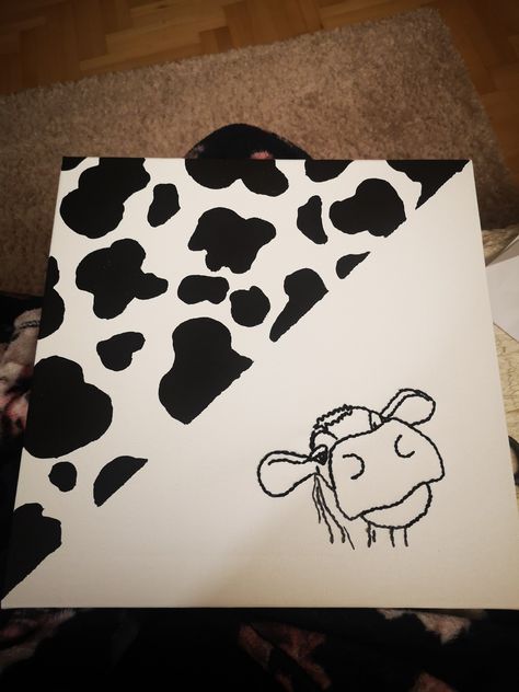 Simple Western Canvas Paintings, Diy Cow Painting Easy, Cute Easy Cow Painting, Drawing Ideas Easy Western, Painting Ideas Western Easy, Cow Paintings On Canvas Easy, Cow Painting Ideas On Canvas, Cow Print Painting Ideas On Canvas, Drawing Ideas Easy Cow