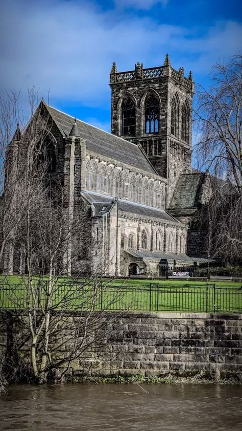 myinstascotland on Instagram: Paisley Abbey, home of the famous Alien Gargoyle 👽 @paisleyabbeyofficial @visitscotland #scotland #paisley #paisleyabbey #alien… Country Manor House, Paisley Scotland, Historical Places, Stately Home, Historical Place, Great Restaurants, Cologne Cathedral, Beautiful Gardens, Barcelona Cathedral