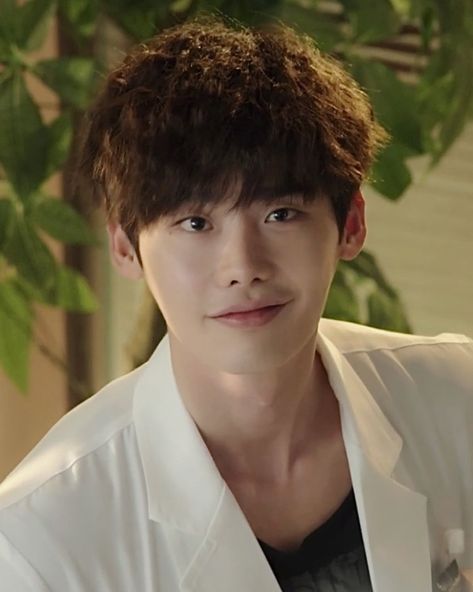 Stranger Kdrama, Doctor Stranger Kdrama, Lee Jong Suk Doctor Stranger, Doctor Stranger, Cute Couples Hugging, Jong Suk, Korean Drama Best, Lee Jong Suk, Lee Jong