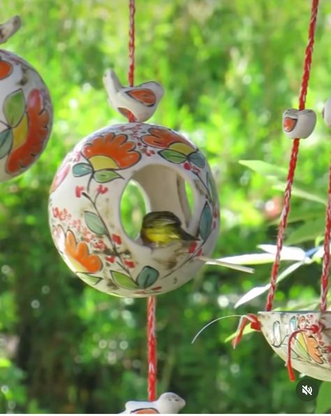 Beginner Clay Projects, Ceramic Bird Bath, Ceramic Birdhouse, Clay Bird, Clay Birds, Beginner Pottery, Gourds Crafts, Pottery Handbuilding, Clay Crafts Air Dry