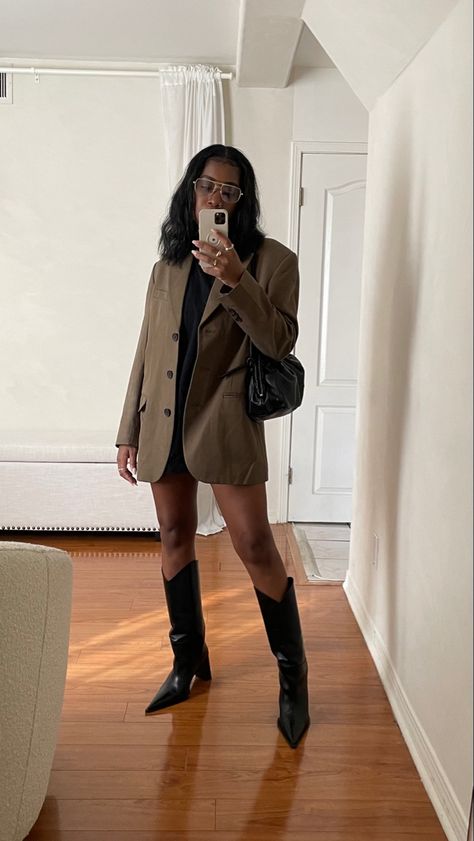 Blazer outfit, black boots, style inspiration, outfit ideas, fall fashion outfits Coperni Boots Outfit, Cowboy Boots And Blazer Outfit, Blazer Cowboy Boots Outfit, Cow Boy Boots Outfit For Women, Cowboy Boots Blazer, Coperni Boots, Boots Blazer Outfit, Brown Western Boots Outfit, 80s Blazer Outfit