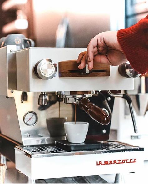 The famous Linda Mini Who needs this? | Shop Espresso Machines link in Bio by @lamarzoccohome Coffee Filter Holder, Rocket Espresso, Espresso At Home, Coffee Maker Machine, Best Espresso Machine, Coffee Subscription, Espresso Drinks, Best Espresso, Espresso Maker