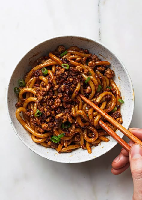 15 Minute Chilli Tofu Noodles - SO VEGAN Vegan Asian Dinner Recipes, Healthy Quick Lunches Vegetarian, Asian Noodles Aesthetic, Teriyaki Tofu Noodles, Vegan Tofu Noodles, Easy Vegan Chinese Recipes, Fancy Tofu Recipes, Veg Heavy Meals, Tofu Noodles Recipes