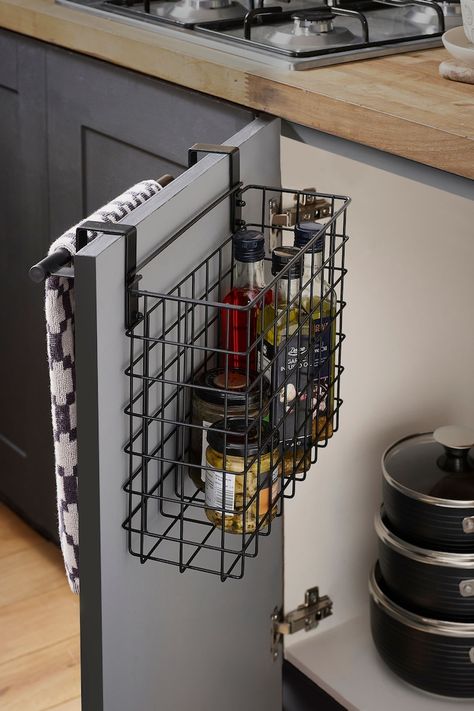 Over Door Storage, Wire Basket Storage, Small Kitchen Storage, Kitchen Organisation, Flat Ideas, Wire Storage, Kitchen Storage Solutions, Small Cottage, Home Organisation