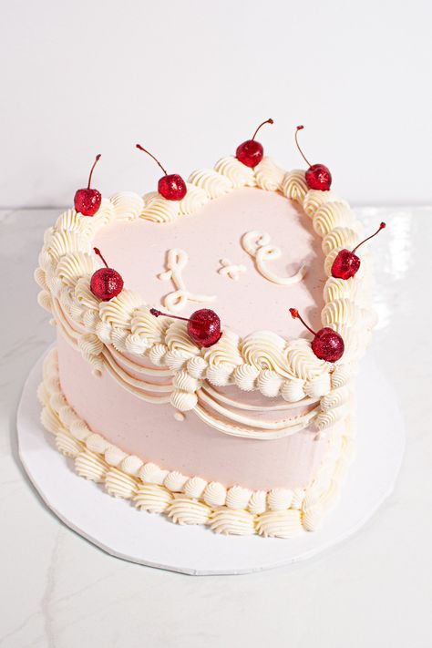 Retro Cakes | Cake For Breakfast Small Vintage Cake, Retro Cake Ideas, Retro Heart Cake, Fall Themed Cake, Retro Wedding Cake, 50s Cake, Glitter Cherries, Retro Cakes, Birthday Moodboard