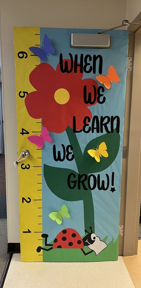 Bulletin Board Ideas For Kindergarten Classroom Decor, Infant School Room Ideas, Start Of School Year Bulletin Board Preschool, Pre K Room Decor Ideas, Simple Preschool Bulletin Boards, When We Learn We Grow Classroom Door, Cute Preschool Door Ideas, Back To School Infant Door Ideas, Pre K Summer Bulletin Boards