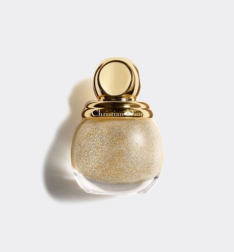 Dior Nail Polish, Manicure Essentials, Sophisticated Manicure, Dior Nails, Top Coat Nail Polish, Dior Top, Glitter Manicure, Gold Glitter Nails, Makeup News