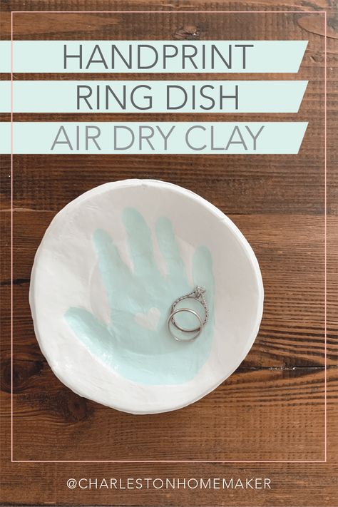 Air Dry Clay Handprint, Airdryclay Ideas, Clay Projects Kids, Handprint Ideas, Clay Handprint, Clay Jewellery Holder, Clay Activity, Handprint Ornaments, Clay Moulding