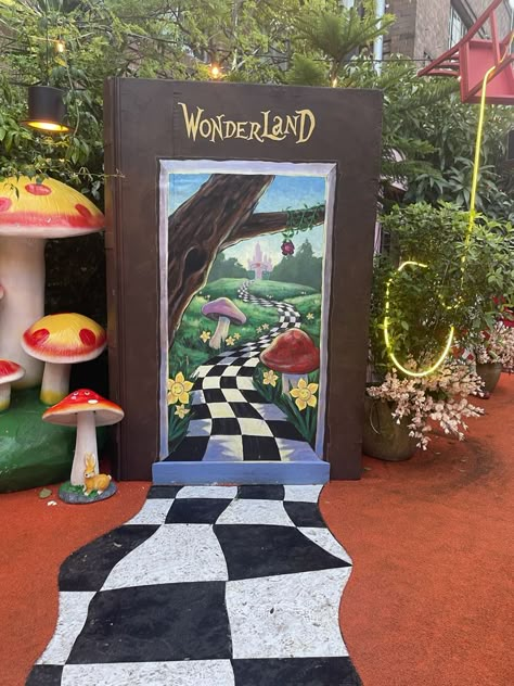 Alice In Wonderland Props, Alice In Wonderland Garden, Alice In Wonderland Room, Alice In Wonderland Diy, Alice In Wonderland Decorations, Alice In Wonderland Tea Party Birthday, Alice In Wonderland Aesthetic, Alice Tea Party, Mad Hatter Party