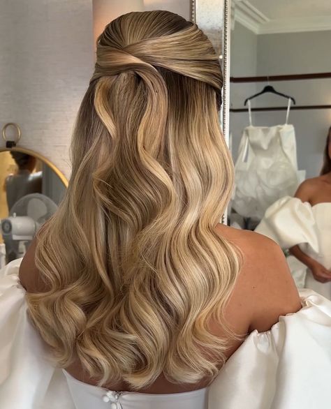 Check out our gallery of the most gorgeous half up half down wedding hairstyles and start planning your perfect bridal look today! Blow Dry Hair Wedding, Low Maintenance Wedding Hair, Chic Formal Hairstyles, Long Extensions Hairstyles, Bridesmaid Hair With Clip, Half Up Volume Wedding Hair, Glam Wedding Hair Half Up, Half Up Half Down Wedding Hair Blowout, Wedding Hair Down With Curls Medium