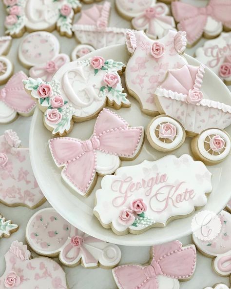 Saturday baby soirée 🌸💗🎀 The girliest set of my dreams with all the ruffles, roses and vintage prints inspired by @loveshackfancy 💫🌸💕… Preppy Baby Shower Ideas, Baby Shower Seating Ideas, Love Shack Fancy Baby Shower Theme, Rose Baby Shower Theme, Loveshackfancy Party, Fancy Baby Shower, Pearl Baby Shower, Princess Baby Shower Invitation, Pastel Baby Shower