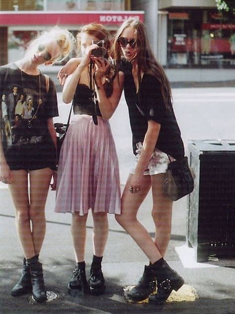 Tumblr Grunge Outfits, Grunge Chic Style, Indie Outfits Grunge, Party Outfit College, Soft Grunge Outfits, Hipster Dress, Grunge Chic, Outfit Grunge, Tokyo Street Fashion