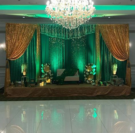 Quince Emerald Green Decorations, Emerald Black And Gold Wedding Theme, Emerald Green Decor Quince, Emerald Green And Gold Masquerade, Emerald Green Quinceanera Theme Backdrop, Emerald Green Forest Quinceanera Theme, Emerald Green Theme Quinceanera, Emerald Green And Gold Sweet 16 Decorations, Emerald Quinceanera Theme Tablecloth