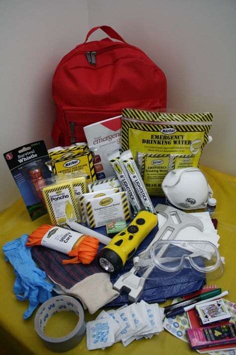 Beesafe Deluxe Emergency Kit  http://www.beesafe.ca/beesafe-deluxe-72-hour-kit.html 72 Hour Kit, Home Emergency Kit, 72 Hour Emergency Kit, Doomsday Prepper, 72 Hour Kits, Emergency Survival Kit, Water Resistant Backpack, Emergency Preparedness Kit, Emergency Preparation