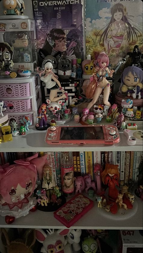 Vkei Room, Figure Collection Display, Cluttered Room Aesthetic, Fandom Bedroom, Fairycore House, Collectors Room Ideas, Otaku Room Aesthetic, Manga Shelf, Collection Room