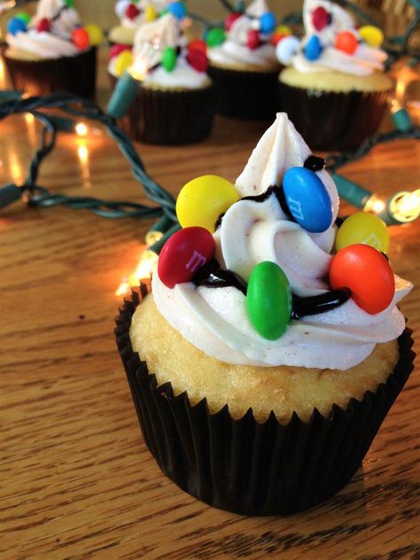 Cupcakes inspired by 'Stranger Things' won't scare you Stranger Things Party Upside Down, Stranger Things Birthday Cupcakes, Birthday Party Ideas Stranger Things, Stranger Things Theme Party Food, Birthday Party Stranger Things, Stranger Things Themed Birthday Party, Stranger Things Food Party, Strangers Things Party, Stranger Things 11th Birthday Party